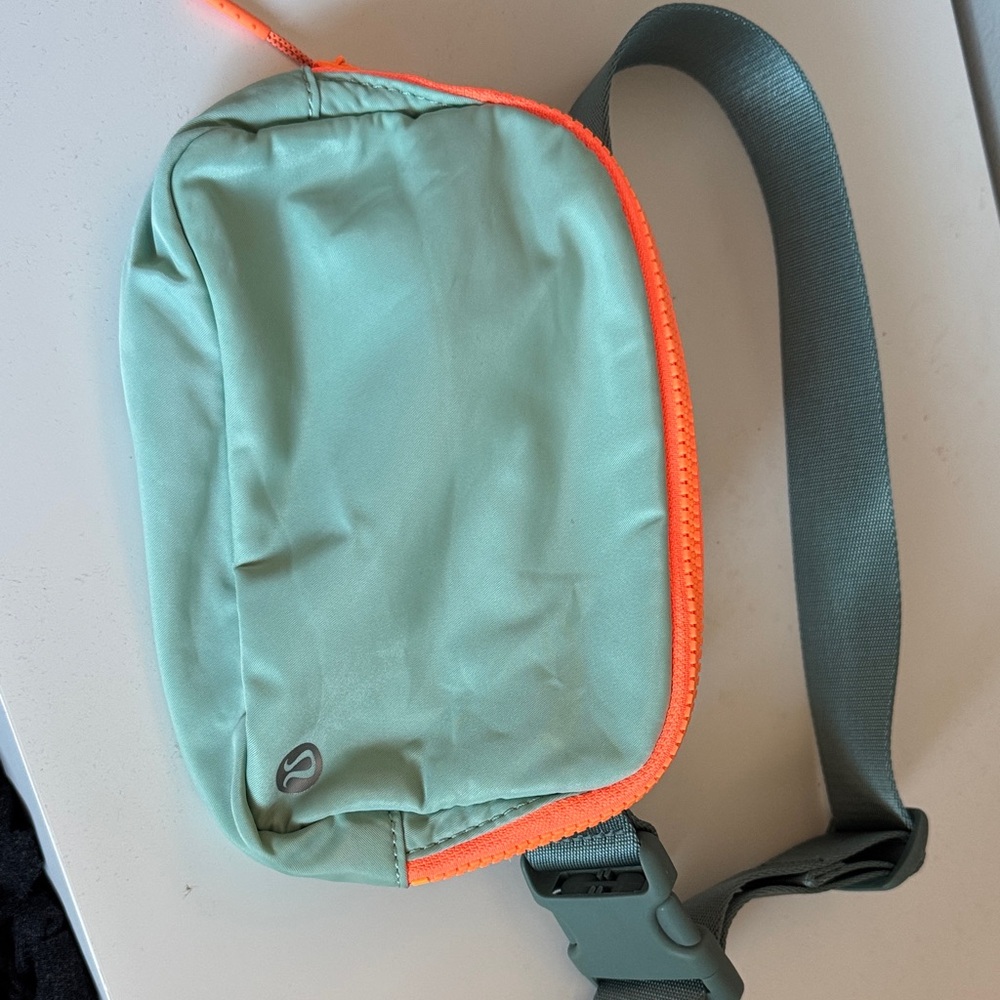 Lululemon everywhere belt bag green and orange crossbody bag